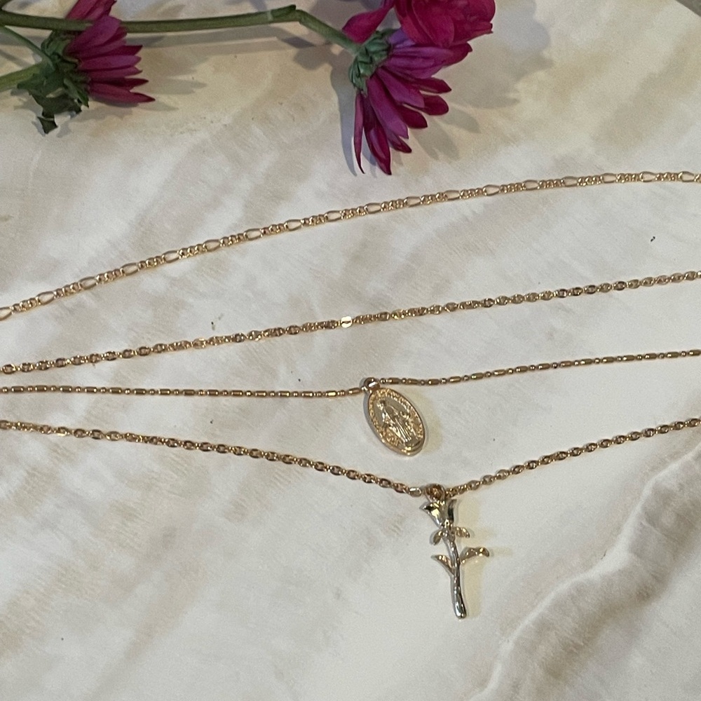 Chic Gold Multi-Layer Necklace Set - Picture 3 of 5